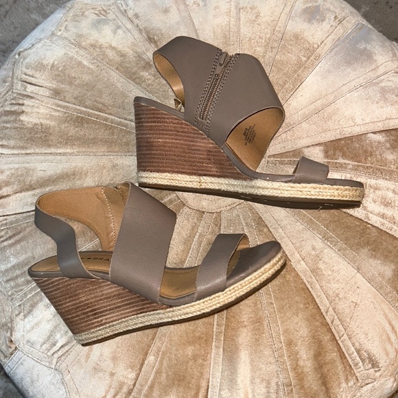 LUCKY BRAND Leather Wedge Sandal - Picture 1 of 6